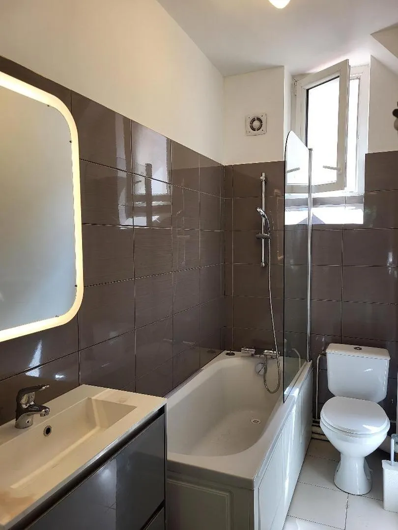 דירה ליון Renovated Apartment, Quiet